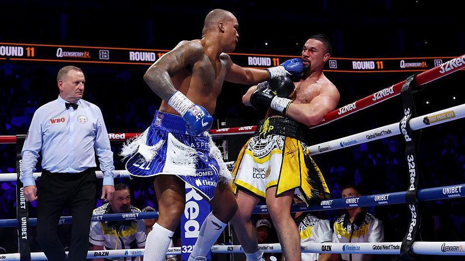 Fabio Wardley punches Joseph Parker
