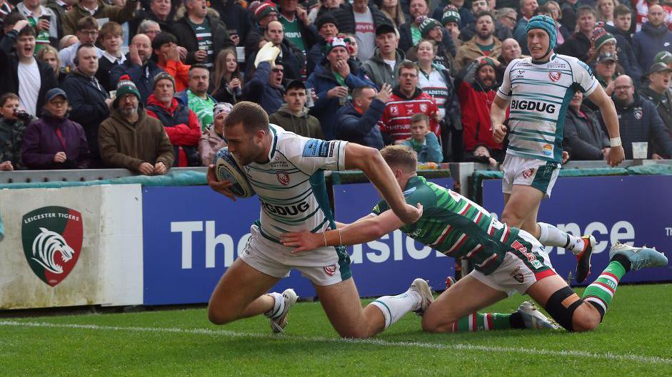 Max Llewellyn scores a try for Gloucester against Leicester Tigers