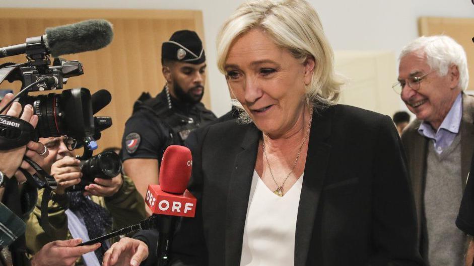 Marine Le Pen (centre) arrives at a courthouse in Paris. Photo: 14 October 2024