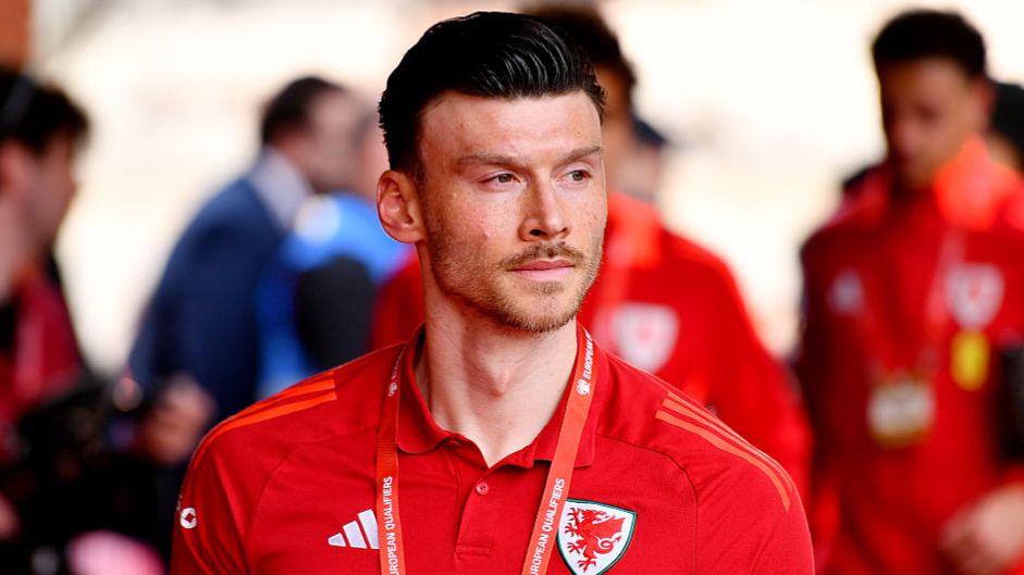 Ymosodwr Cymru Kieffer Moore