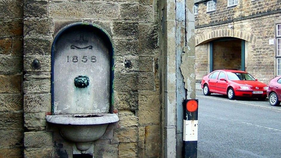 Old image of Lion's Head Tap in Belper