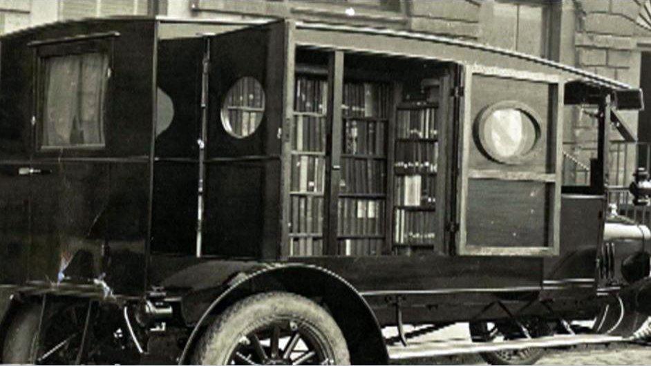 Mobile library from the 1920s