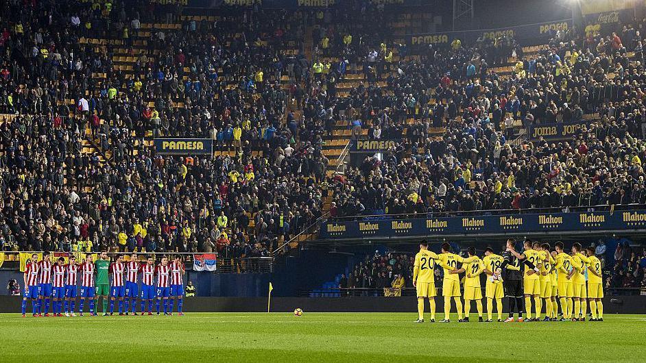 Villarreal players hold a minute's silence before a game