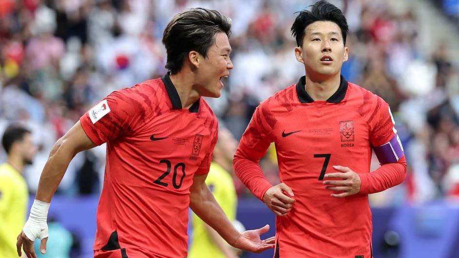 Hyeon-gyu Oh celebrates with South Korea