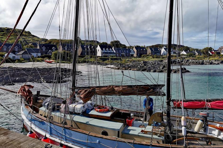 Sailing boat at Iona