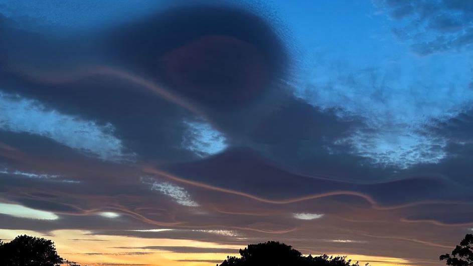 Lenticular clouds 