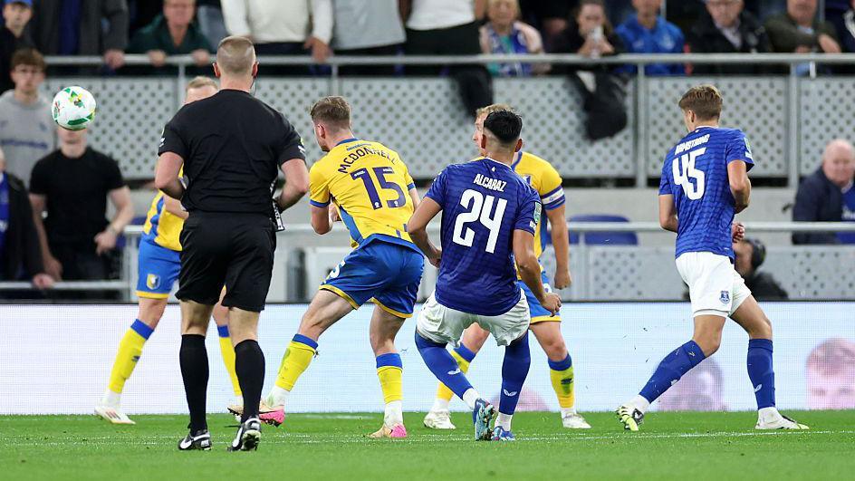 Carlos Alcaraz scores for Everton