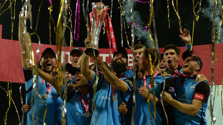 Moeen Ali raises the T20 Blast Trophy in 2018 at Edgbasto