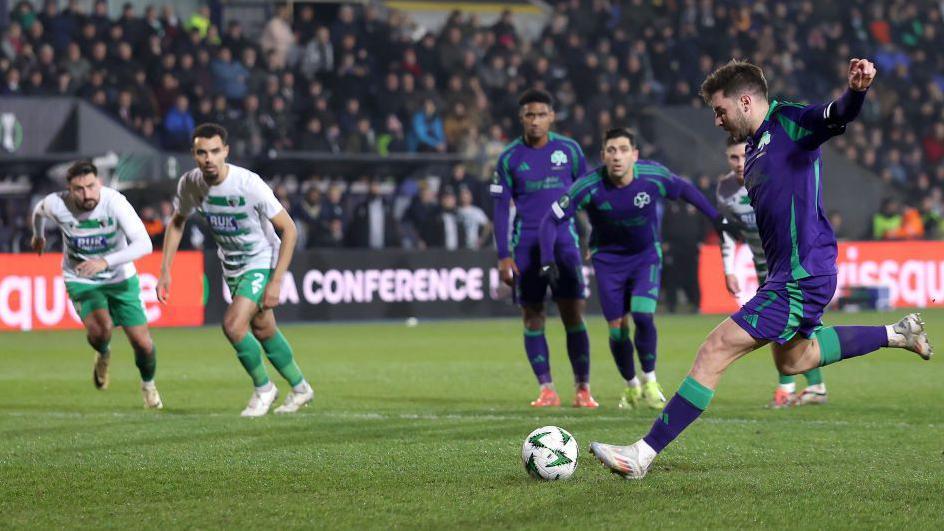 Fotis Ioannidis scores from the penalty spot for Panathinaikos