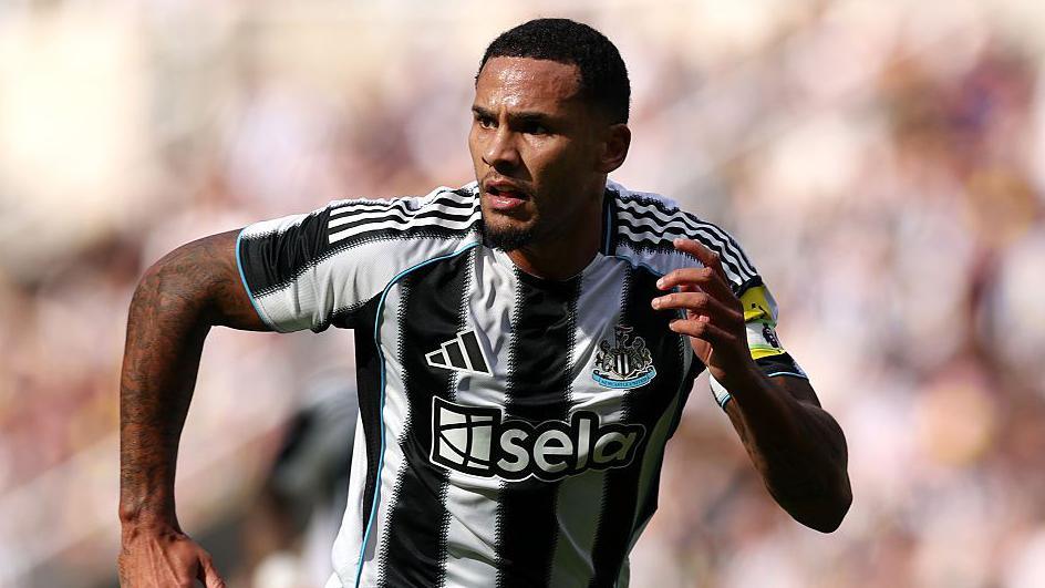 Jamaal Lascelles in action for Newcastle