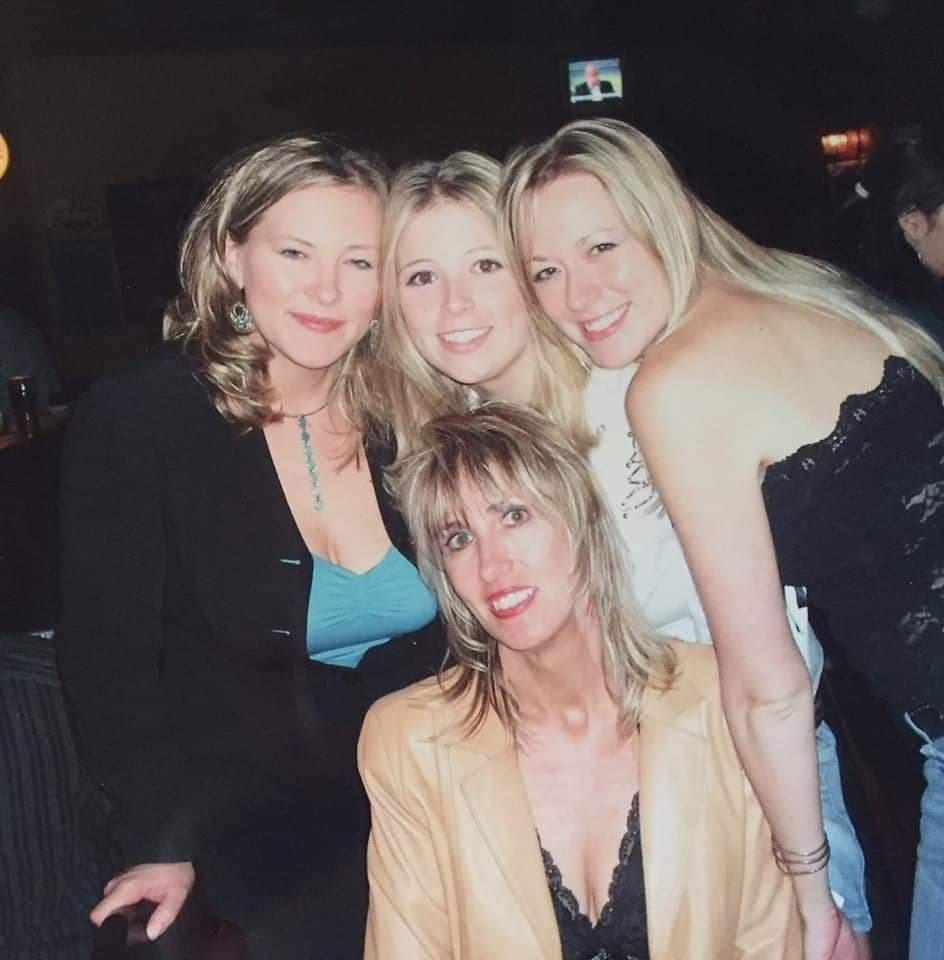 Ms Carlson (L) with her mum Linda Haythorne (bottom), and sisters Chelsea (C) and Tara (R)