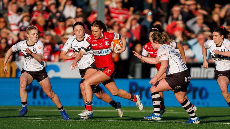 Mia Venner running with the ball