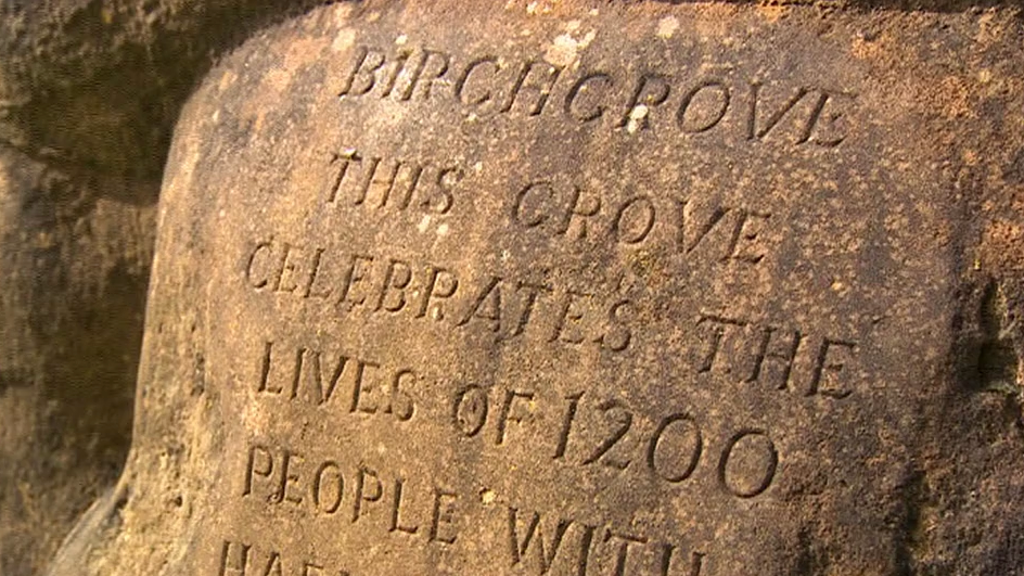 Image of the stone at the memorial site 