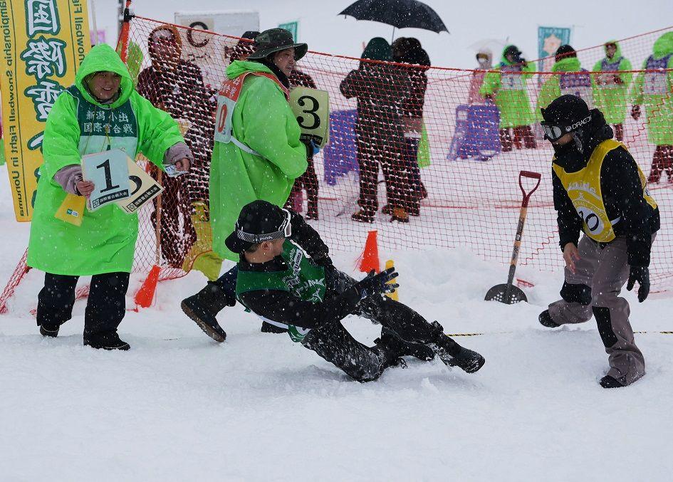 Competitors taking part in a snowball fight 