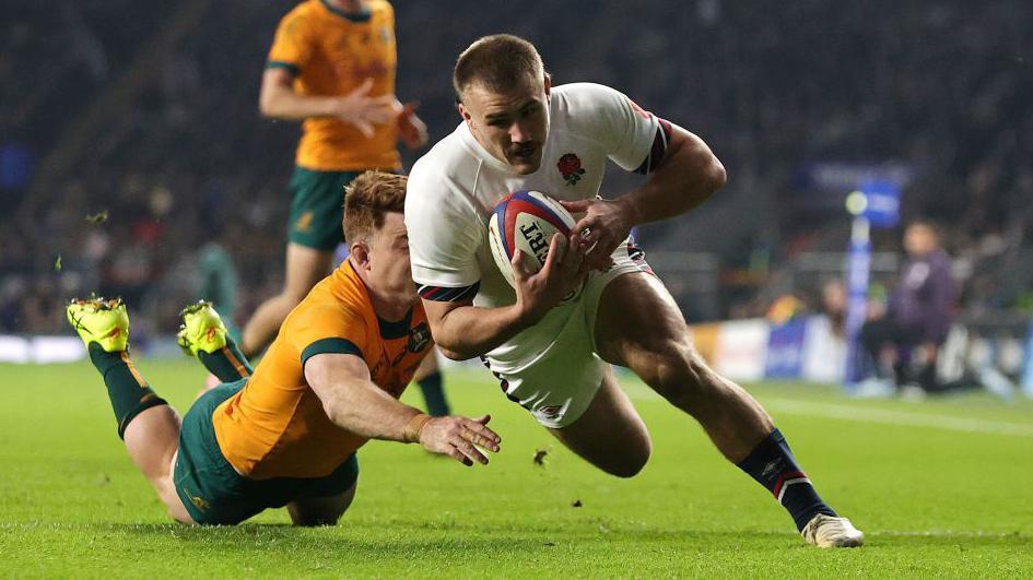 Ollie Sleightholme scoring one of his two tries against Australia