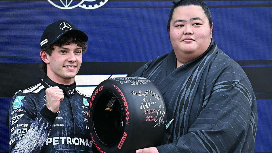 Kimi Antonelli is presented with his pole position award by Japanese sumo wrestler Kotozakura Masakatsu II 