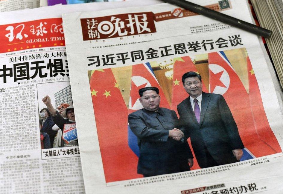 The front pages of Chinese evening newspapers, showing images of China's President Xi Jinping with North Korean leader Kim Jong-un on 28 March, 2018