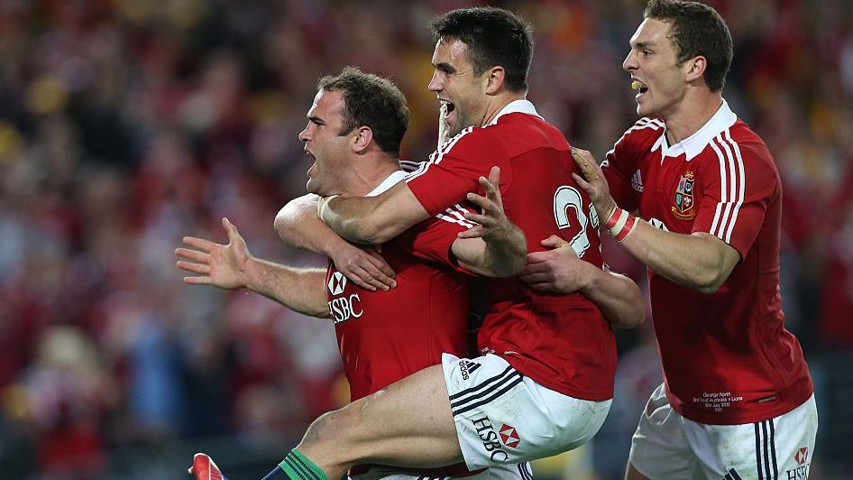 Jamie Roberts celebrates his try against Australia in 2013