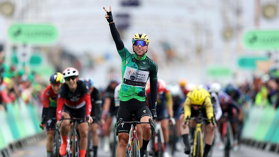 Lorena Wiebes celebrates winning stage two