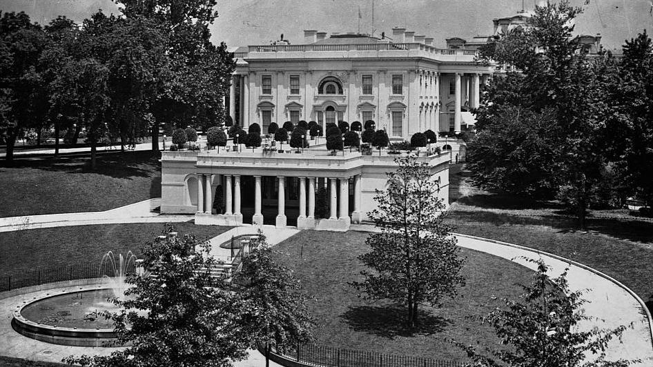 President Theodore Roosevelt's newly constructed White House wing and outdoor fountain