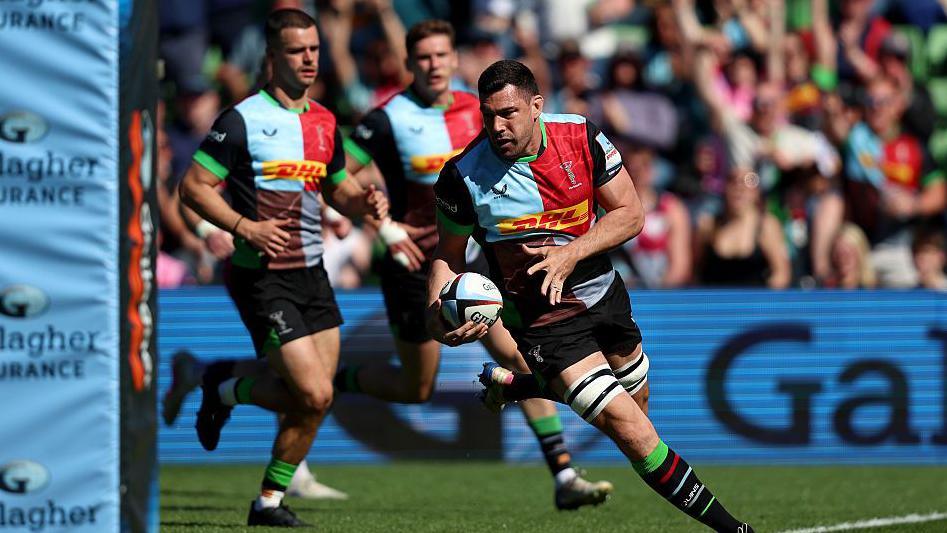 Guido Petti of Harlequins scores a try during the Gallagher Prem match between Harlequins and Sale Sharks