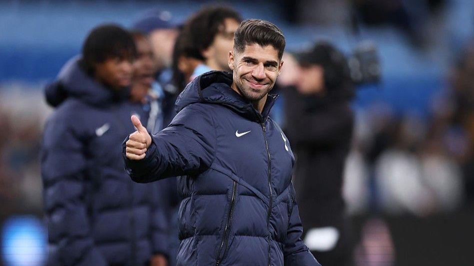 Manor Solomon gives thumbs up 