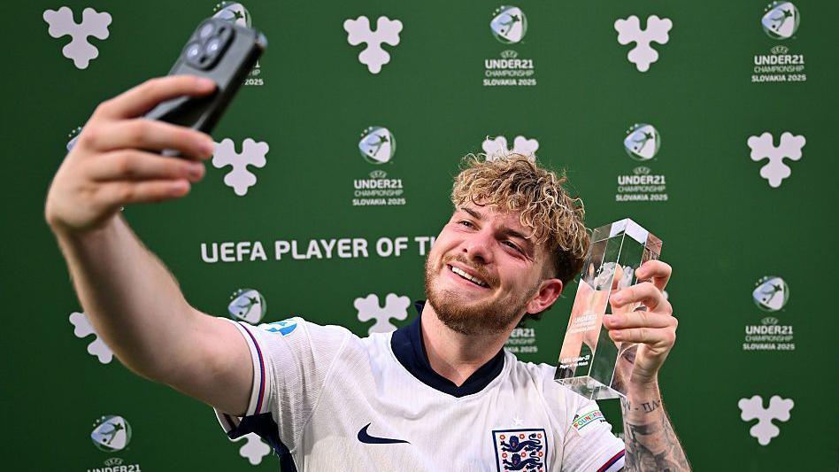 Harvey Elliott taking a selfie with the Player of the Match trophy.