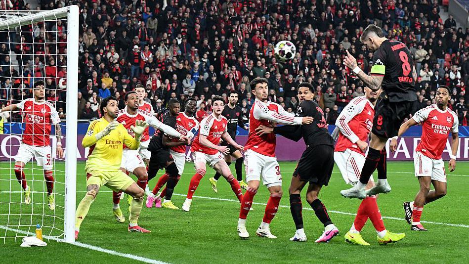 Andrich scores from corner for Leverkusen