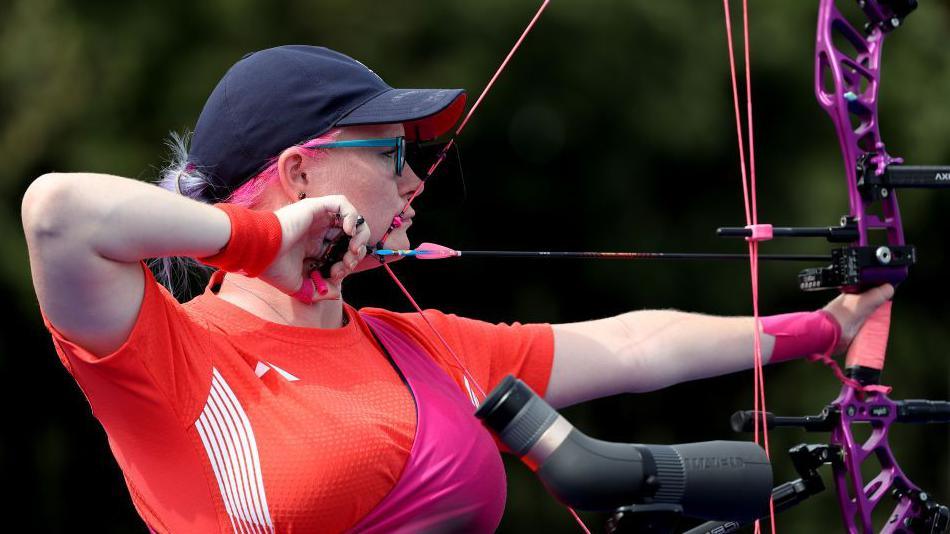 Jodie Grinham aiming 