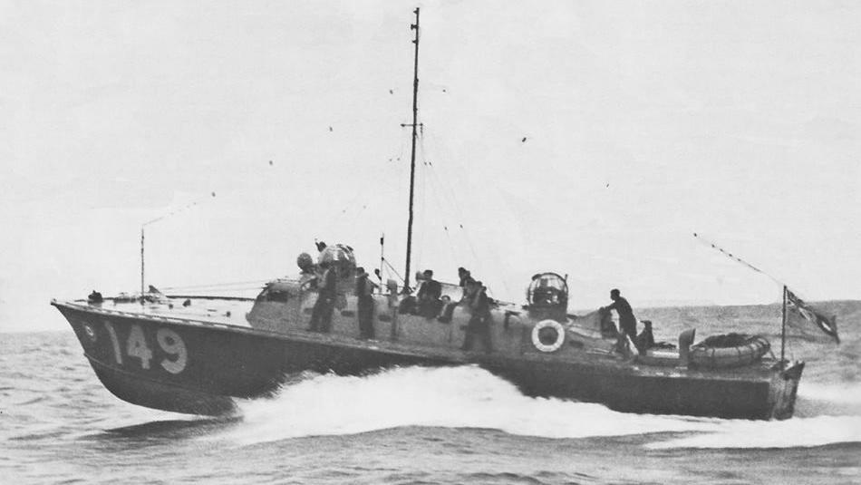 Black and white image of a whaleback with crew on board
