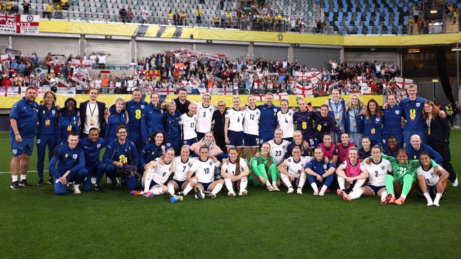 Lioness Team photo on the pitch with England flags behind them