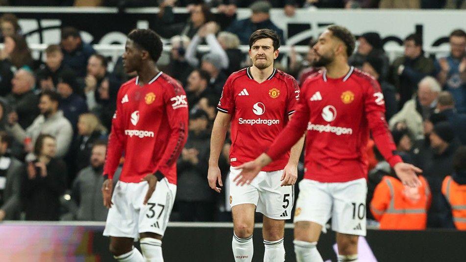Manchester United trio Kobbie Mainoo (left), Harry Maguire and Matheus Cunha (right)
