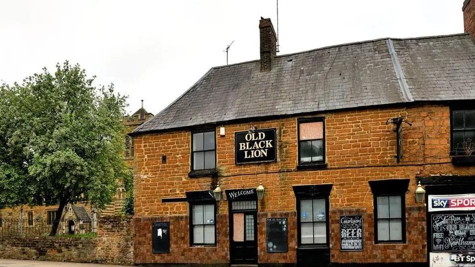 External view of the Old Black Lion pub building on Marefair