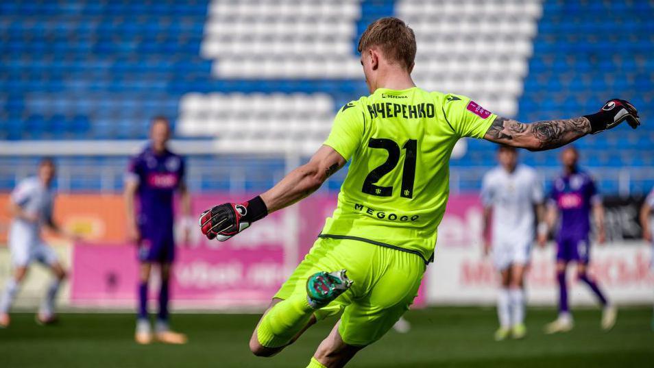 Yevhenii Kucherenko in action for LNZ against Dynamo Kyiv