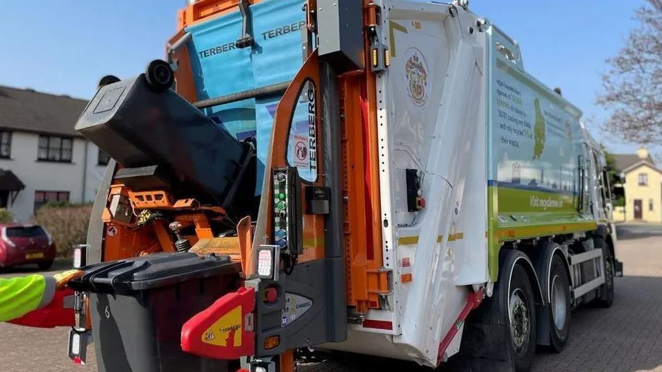 A bin collection by Douglas Council