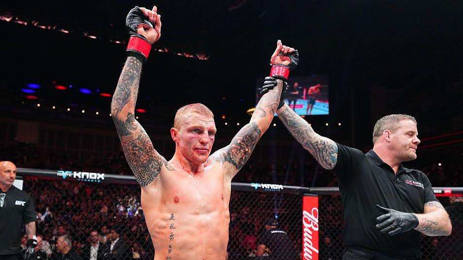 Mason Jones celebrates his win over Axel Sola