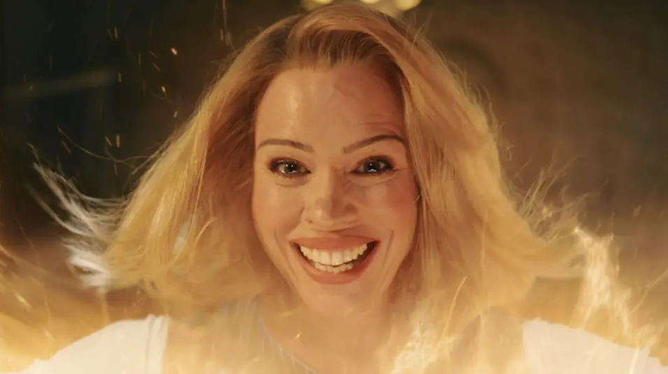 Billie Piper yn yr olygfa yn rhifyn ddiwethaf y gyfres 