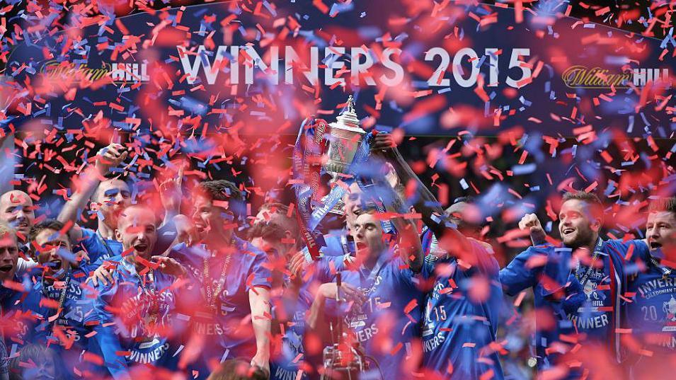 ICTFC players celebrating 2015 cup win 