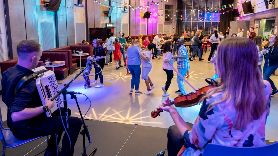 Cèilidh chloinne aig mòd 