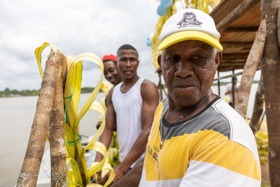 Alfredo Obregon, 66, is one of the main managers and organizers of the construction of the boat and one of the most fervent defenders of the tradition. Guapi, Cauca. December 07, 2022. Fernanda Pineda.