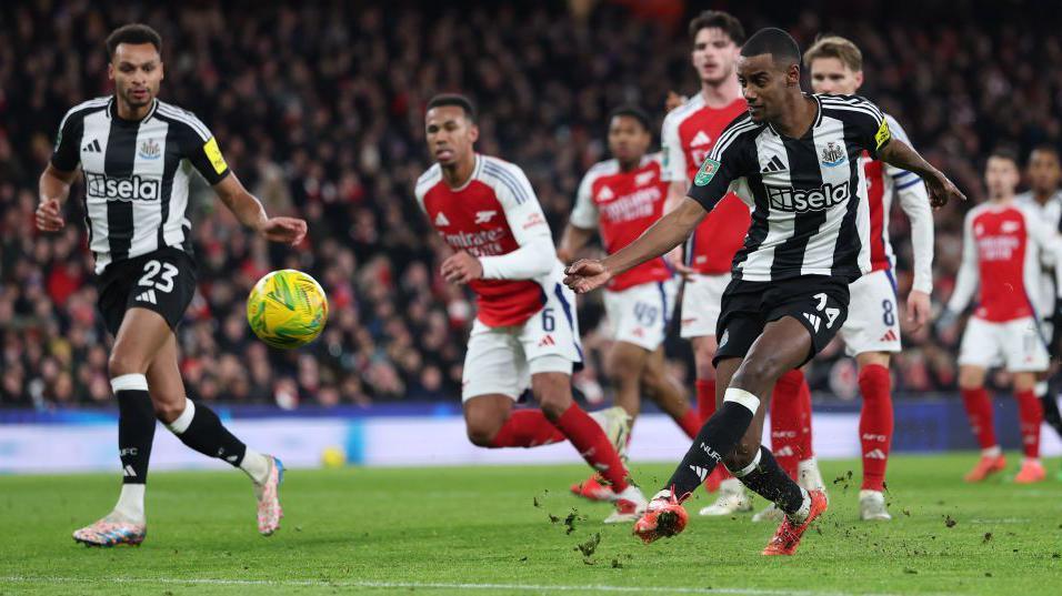 Alexander Isak scores at Arsenal