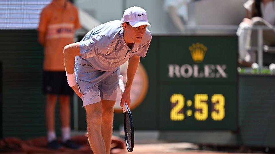 Jannik Sinner stretches his legs at the 2026 French Open