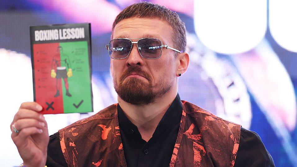 Oleksandr Usyk reference a 'boxing lesson' pamphlet 