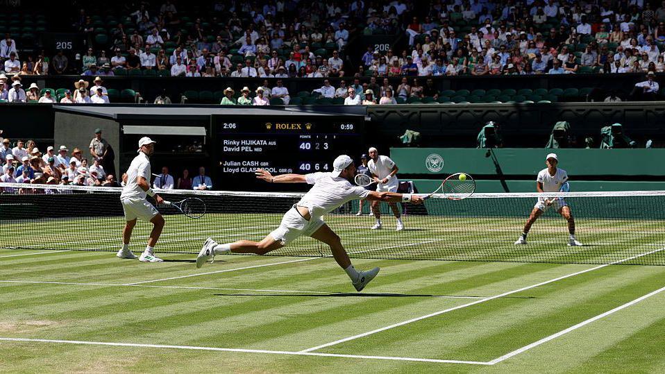 Julian Cash and Lloyd Glasspool play in the final match.