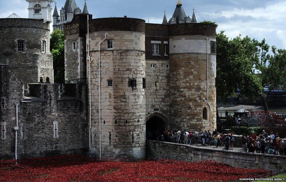 The Tower of London moat with 888,246 ceramic poppies