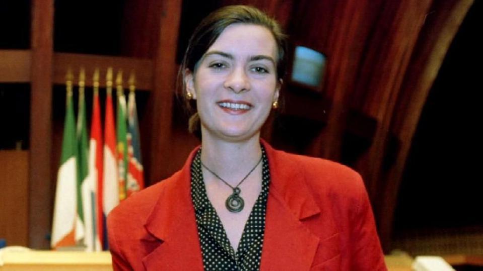 Eluned Morgan yn Senedd Ewrop yn 1994