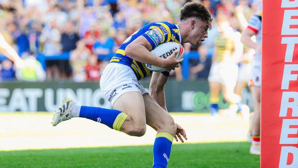 Ewan Irwin scores under the posts to register Warrington's decisive fourth try against Bradford