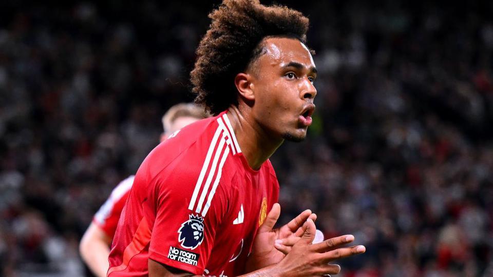 Man Utd 1-0 Fulham: Zirkzee makes dream start but what next for Sancho? -  BBC Sport