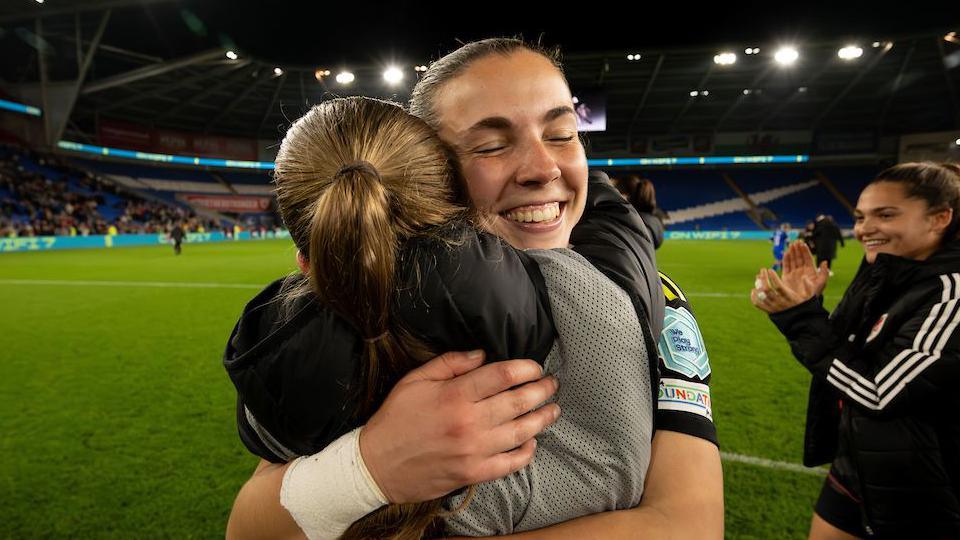 Olivia Clark and Carrie Jones hugging in Dublin