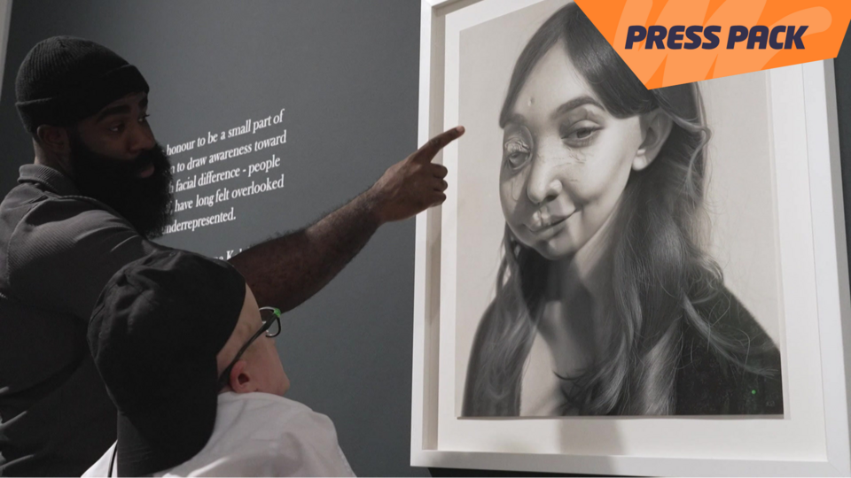 Kelvin Okafor and Andoni looking at portrait.